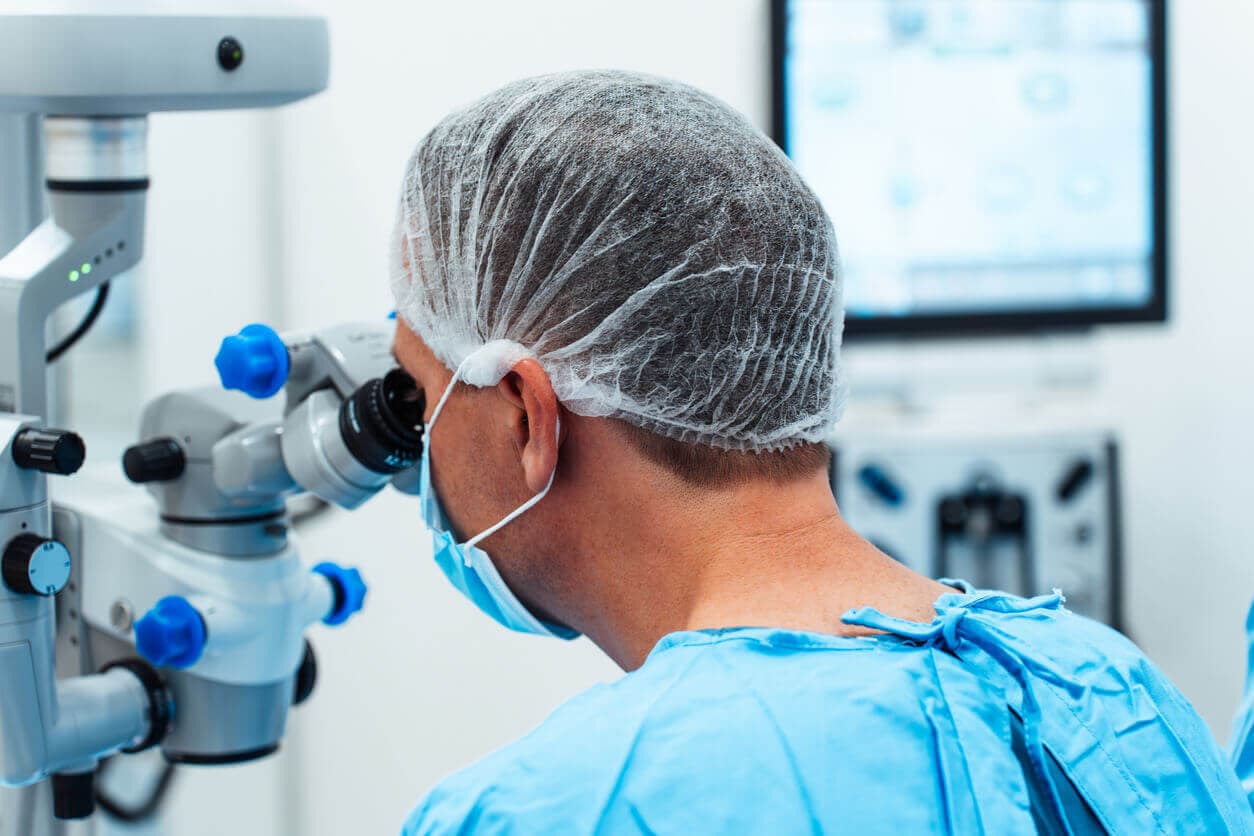 Top 10 Cataract Surgeons in the USA: Trusted Experts for Clearer Vision